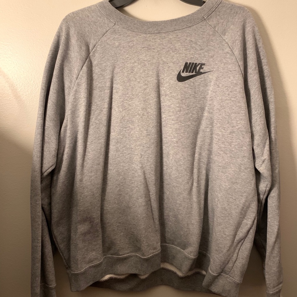 NEVER WORN NIKE SWEATSHIRT